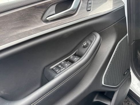 Used 2023 Jeep Grand Cherokee 4WD 4xe image 12