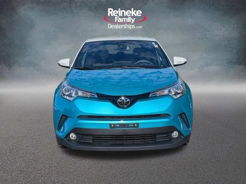 Used 2018 Toyota C-HR XLE FWD image 2