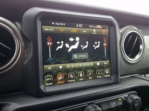 Used 2022 Jeep Wrangler Unlimited Sahara w/ Cold Weather Group AWD/4WD image 16