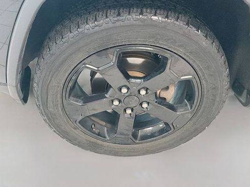 Used 2018 Jeep Grand Cherokee Laredo image 29