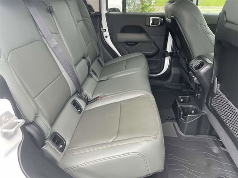 New 2025 Jeep Gladiator Mojave w/ Convenience Group image 33