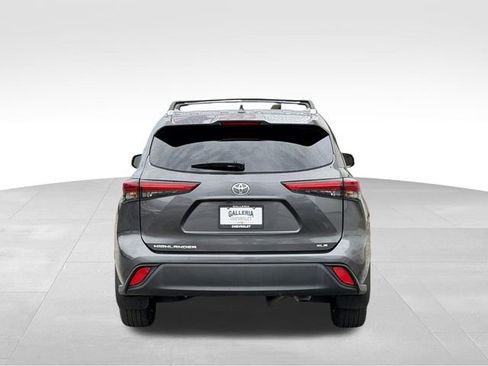 Used 2023 Toyota Highlander XLE FWD image 6