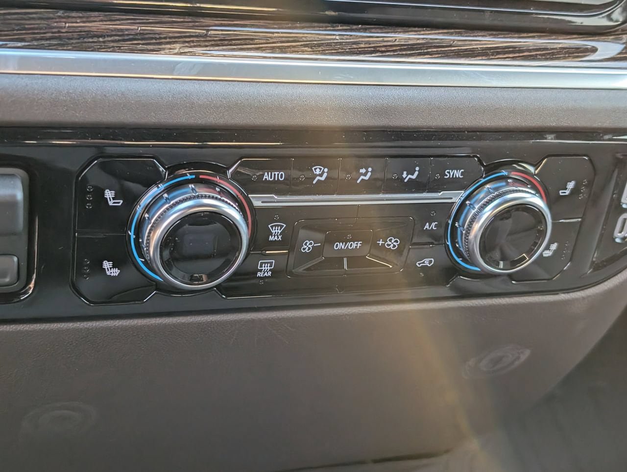 New 2026 GMC Sierra 1500 SLE AWD/4WD image 13