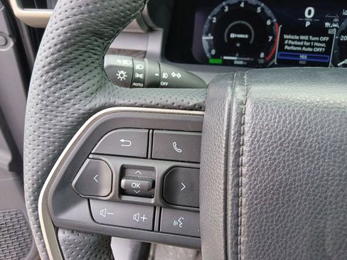 Used 2025 Toyota Tacoma Limited AWD/4WD image 18