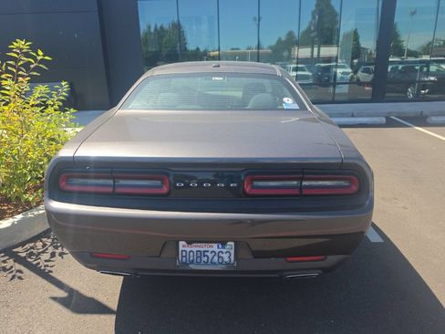 Used 2017 Dodge Challenger SXT RWD image 4