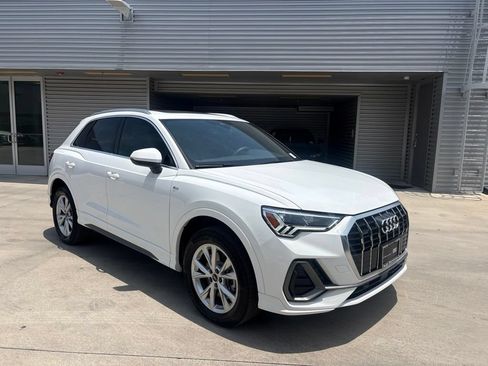 Certified 2025 Audi Q3 2.0T Premium w/ Convenience Package AWD/4WD image 3