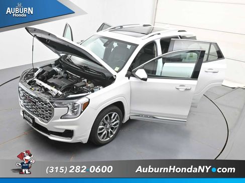 Used 2022 GMC Terrain Denali w/ Denali Premium Package AWD/4WD image 37