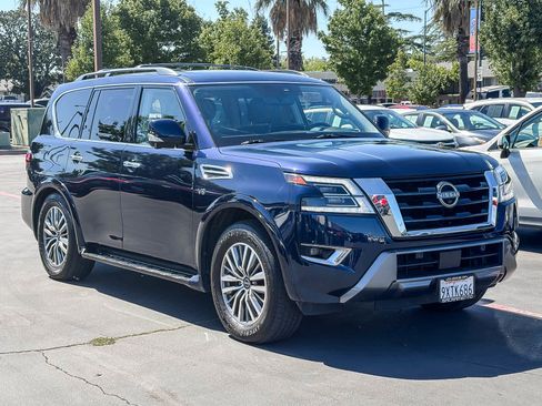 Used 2022 Nissan Armada SL w/ Captain's Chairs Package AWD/4WD image 5