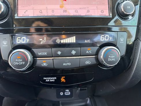 Used 2019 Nissan Rogue SV w/ Premium Package FWD image 43