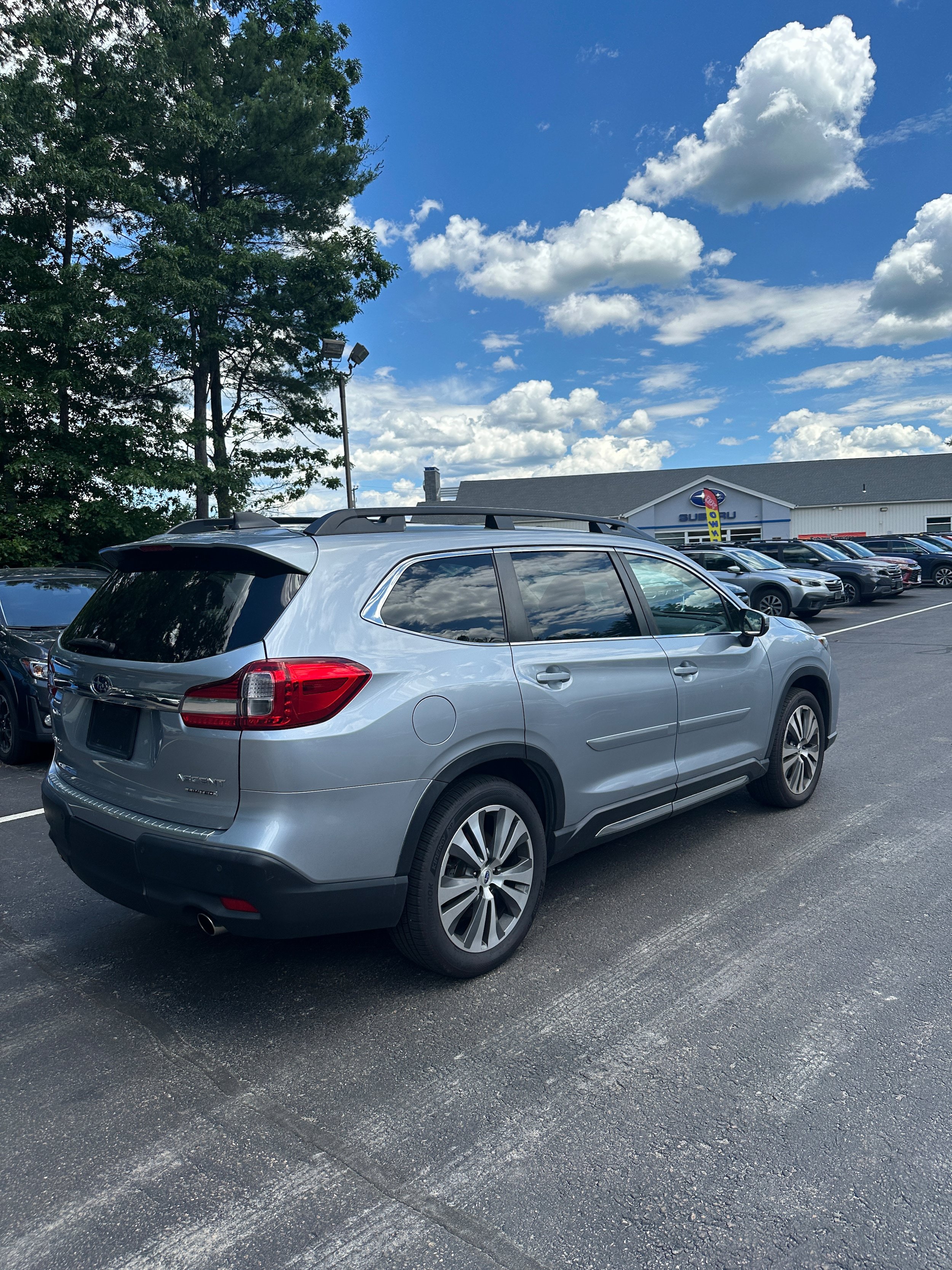 Used 2020 Subaru Ascent Limited w/ Technology Package AWD/4WD image 5