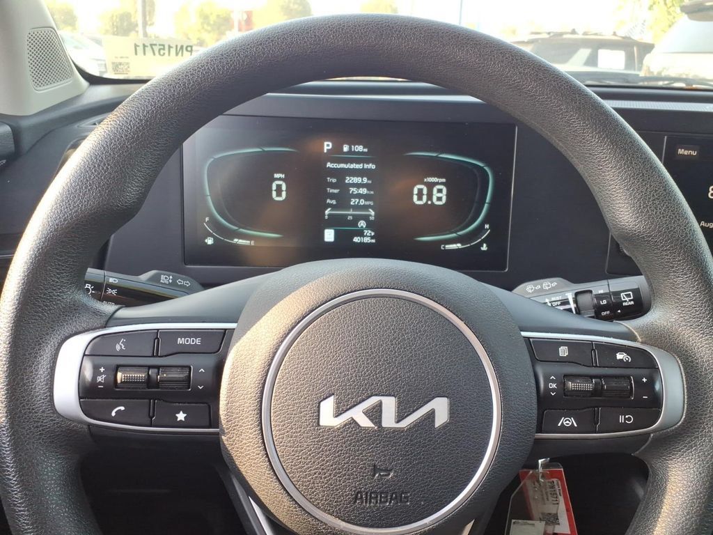 Used 2025 Kia Sportage LX AWD/4WD image 9