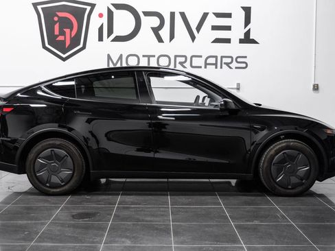 Used 2026 Tesla Model Y 2WD image 7