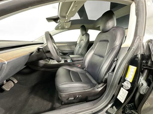 Used 2023 Tesla Model 3 Standard Range image 4