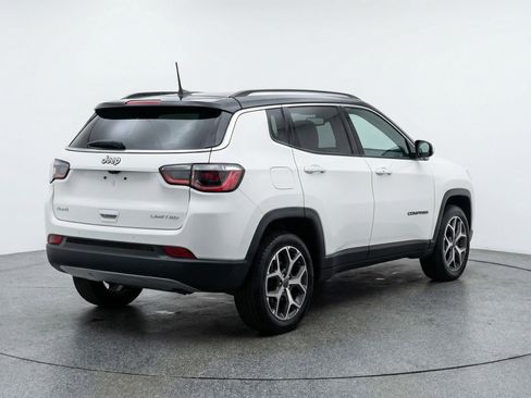 Used 2025 Jeep Compass Limited AWD/4WD image 9