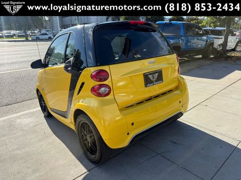 Used 2013 smart fortwo passion RWD image 5