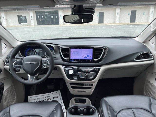 Used 2023 Chrysler Pacifica Touring-L FWD image 27
