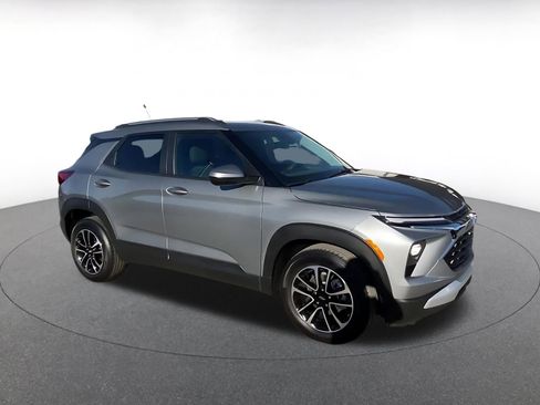 Used 2025 Chevrolet TrailBlazer LT image 2