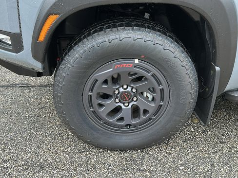 New 2025 Nissan Frontier PRO-4X w/ Pro Convenience Package image 10