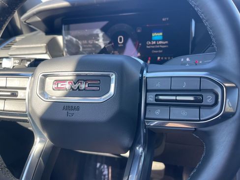 Used 2025 GMC Acadia Elevation image 16