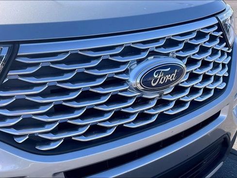Used 2020 Ford Explorer Platinum w/ Premium Technology Package AWD/4WD image 31