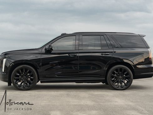 Used 2025 Cadillac Escalade Sport Platinum w/ LPO, ONYX Package AWD/4WD image 6