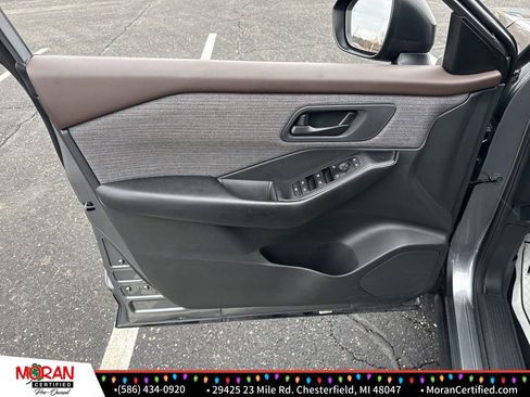 Used 2023 Nissan Rogue S image 9