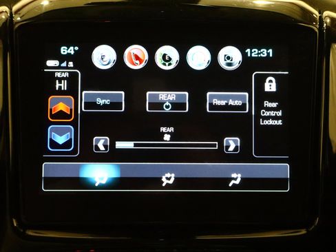 Used 2019 Chevrolet Traverse LT w/ LT Premium Package image 36