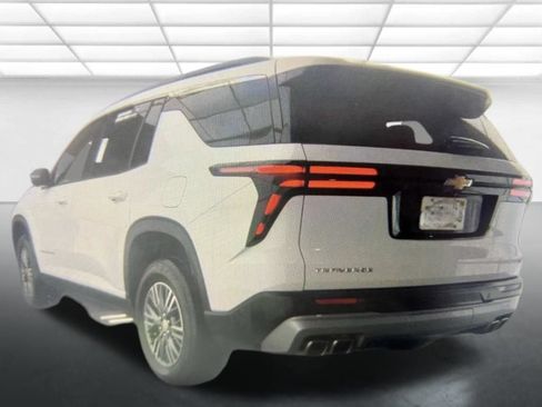 Used 2024 Chevrolet Traverse LT FWD image 4