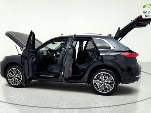 Used 2025 Audi Q5 Premium Plus w/ Premium Plus AWD/4WD image 16
