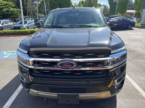 Used 2024 Ford Expedition Limited AWD/4WD image 2
