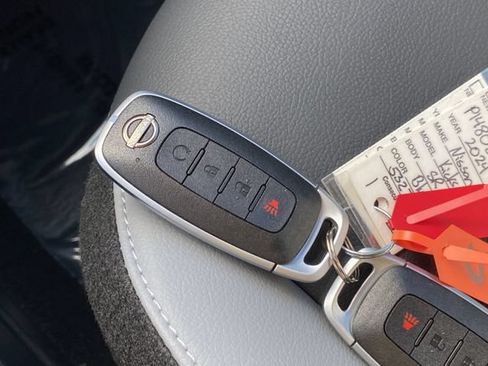 Used 2024 Nissan Kicks SR w/ SR Premium Package FWD image 19