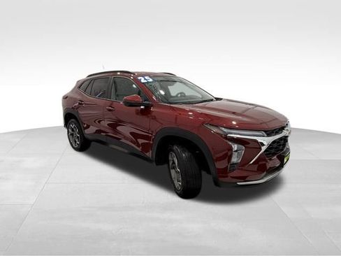 Used 2025 Chevrolet Trax LT image 6