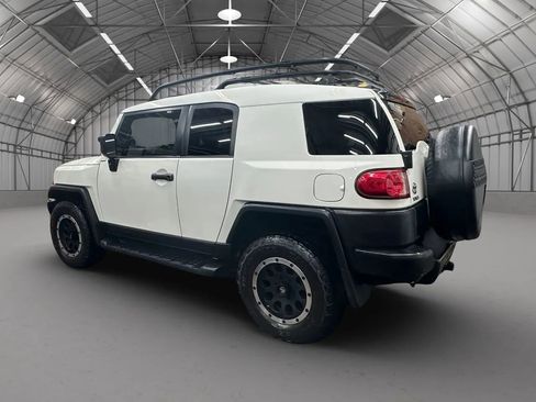 Used 2011 Toyota FJ Cruiser Sport Utility 2D image 3