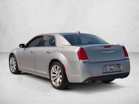 Used 2018 Chrysler 300 Limited RWD image 8
