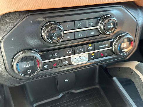 Used 2024 Ford Bronco Outer Banks AWD/4WD image 19