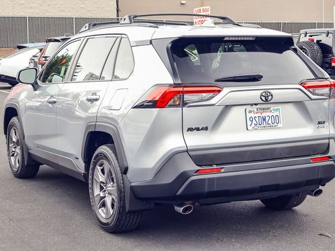 Used 2025 Toyota RAV4 XLE AWD/4WD image 20