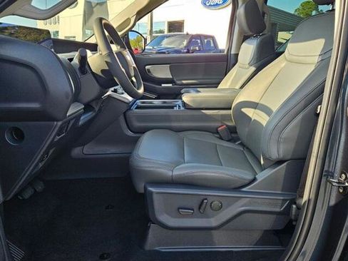 New 2025 Ford Expedition Active image 38