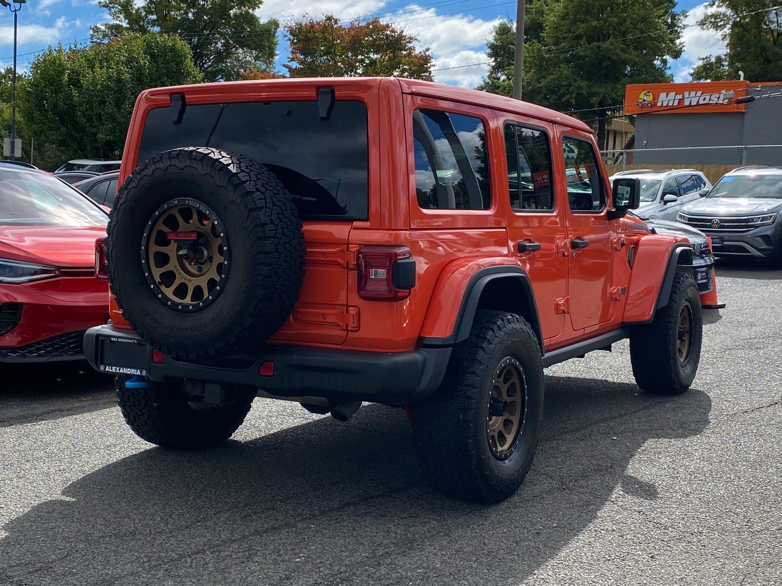 Used 2023 Jeep Wrangler Unlimited Rubicon 4xe w/ Steel Bumper Group AWD/4WD image 3