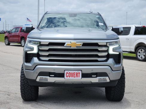 Used 2024 Chevrolet Silverado 1500 High Country w/ High Country Premium Package AWD/4WD image 2
