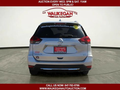 Used 2018 Nissan Rogue SV image 4
