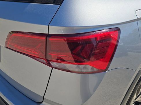 Used 2024 Volkswagen Taos SE image 11