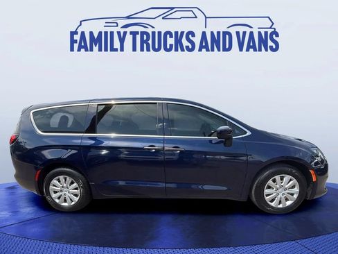 Used 2020 Chrysler Voyager L FWD image 5
