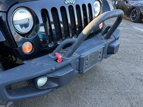 Used 2014 Jeep Wrangler Unlimited Rubicon image 17