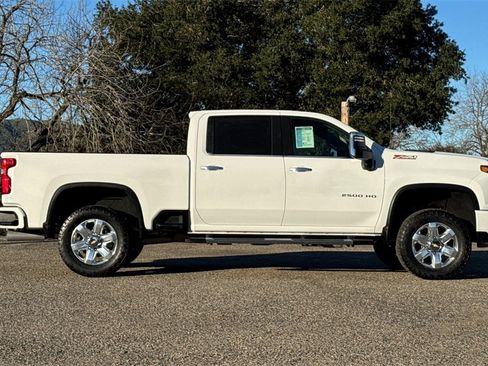 Certified 2021 Chevrolet Silverado 2500 LTZ w/ Z71 Chrome Sport Edition image 3