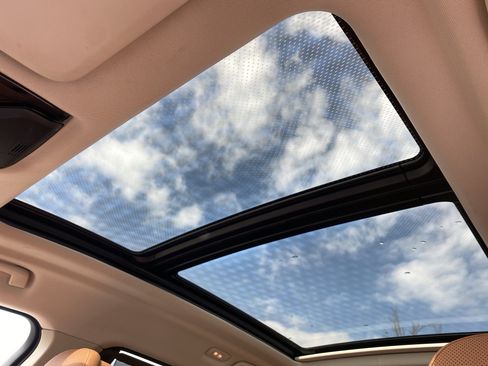 Used 2024 BMW X7 xDrive40i w/ Executive Package image 8