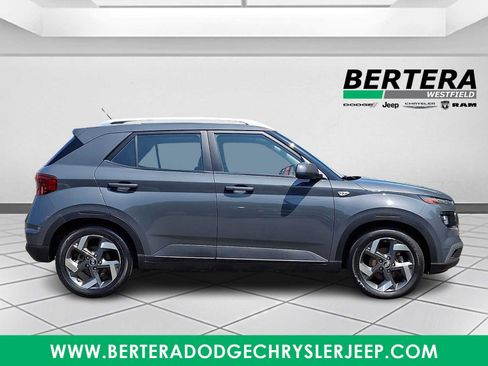 Used 2024 Hyundai Venue SEL FWD image 7