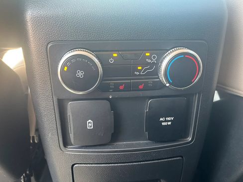Used 2022 Ford Explorer Limited w/ Equipment Group 301A AWD/4WD image 30