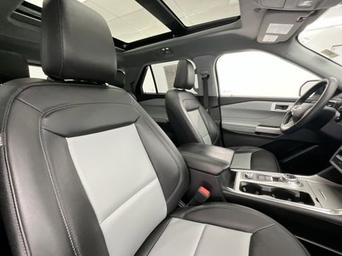 Used 2023 Ford Explorer XLT w/ Equipment Group 202A image 15