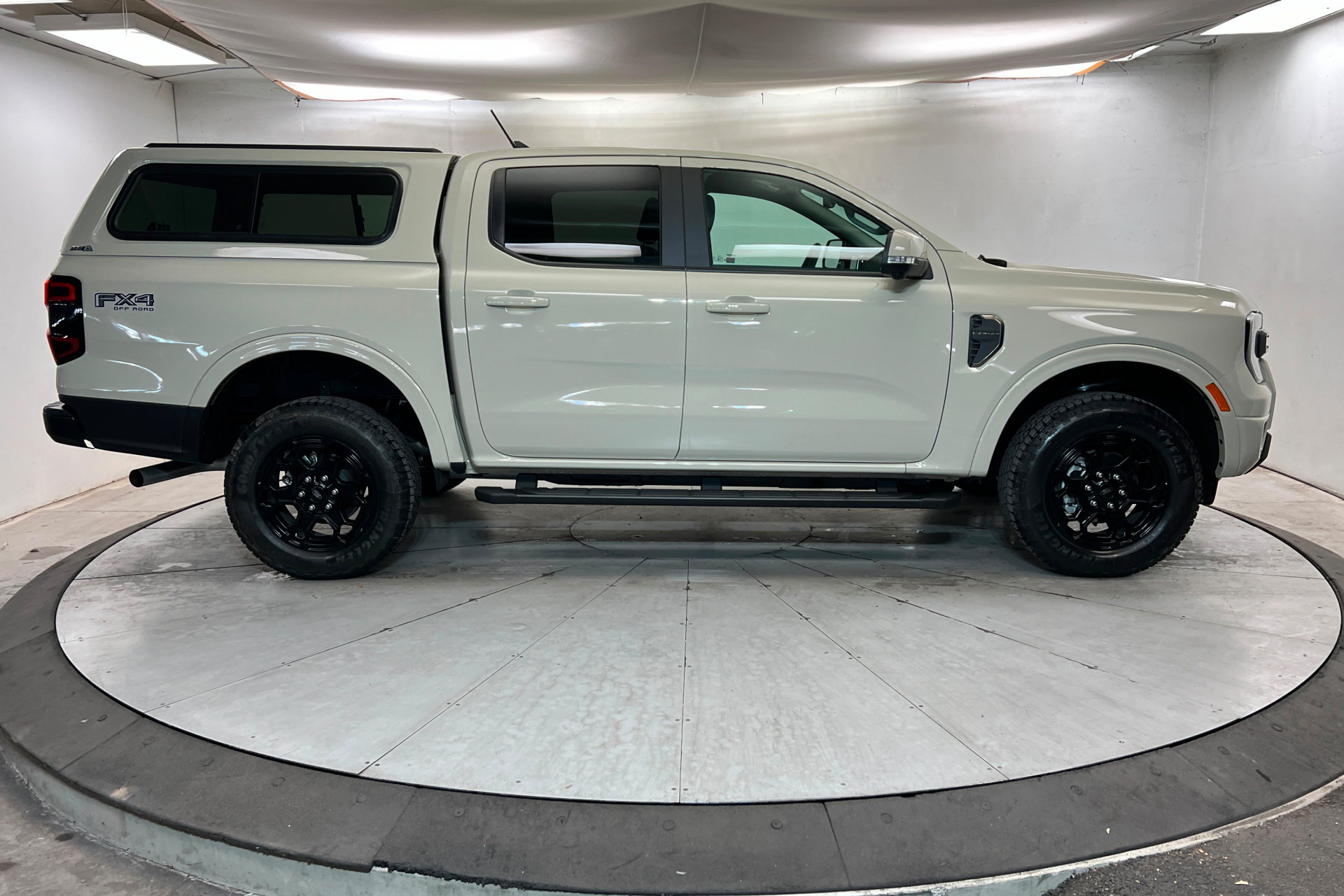 Used 2025 Ford Ranger Lariat w/ FX4 Off-Road Package AWD/4WD image 7