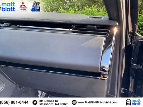 Used 2025 Land Rover Range Rover Sport SE image 18